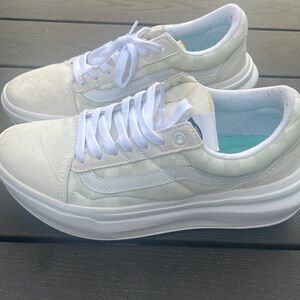 vans women's 8.5, very comfortable